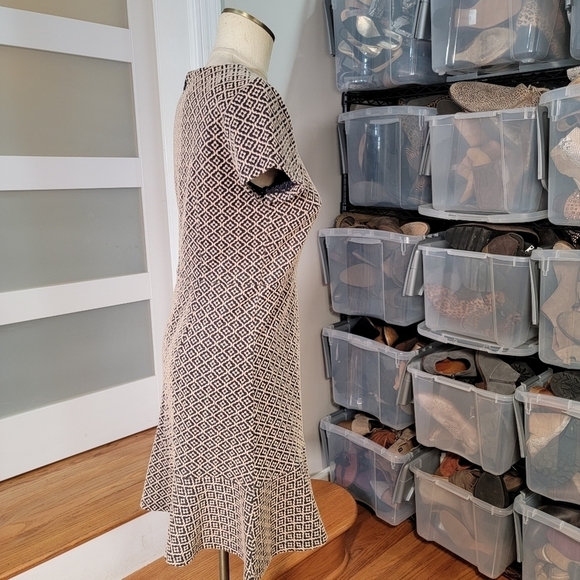 Loft Tan and Navy Geometric Flared Hem short Sleeve Dress Size 2 - Picture 9 of 16